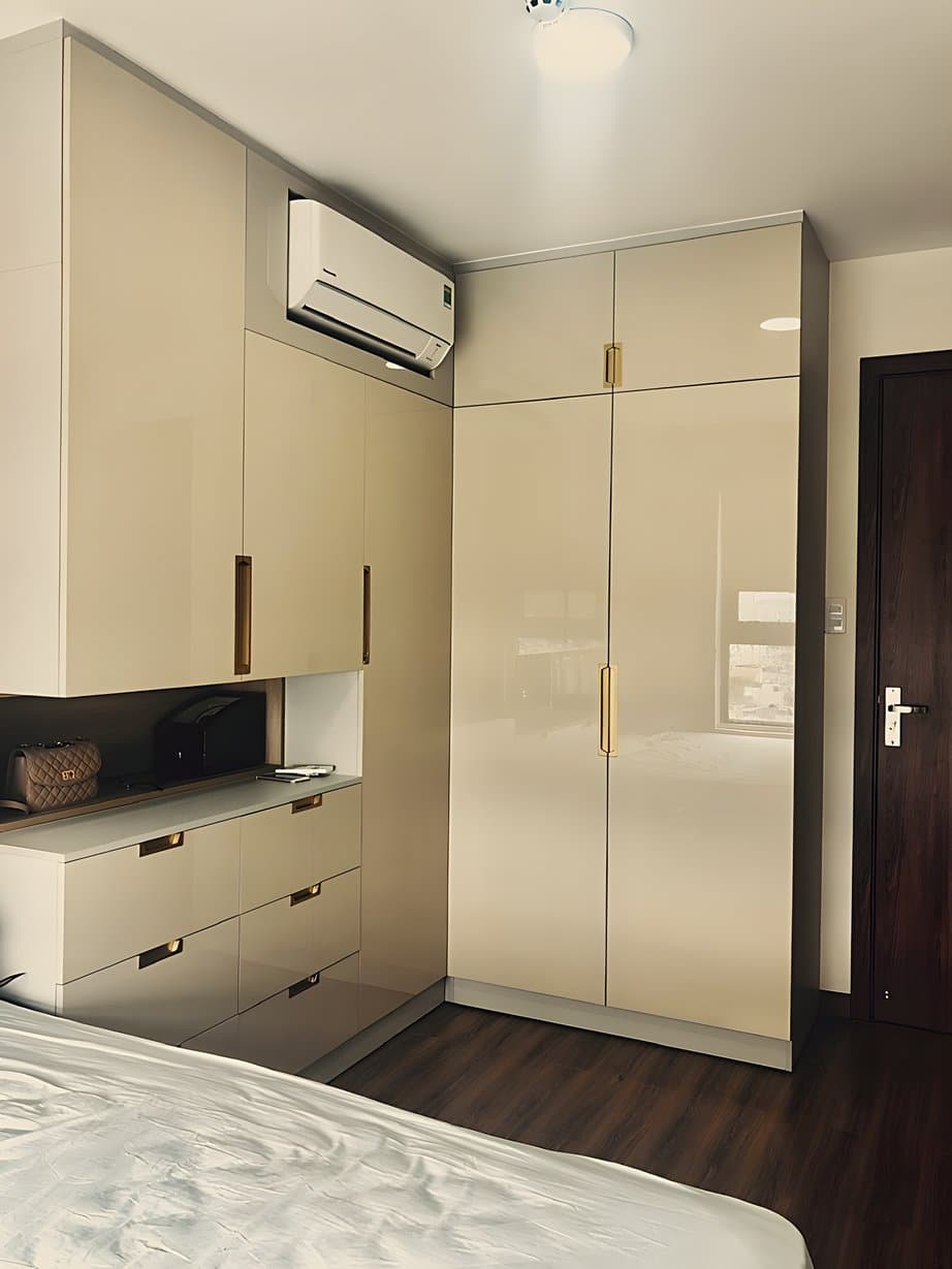 Tủ áo kịch trần trắng sứ